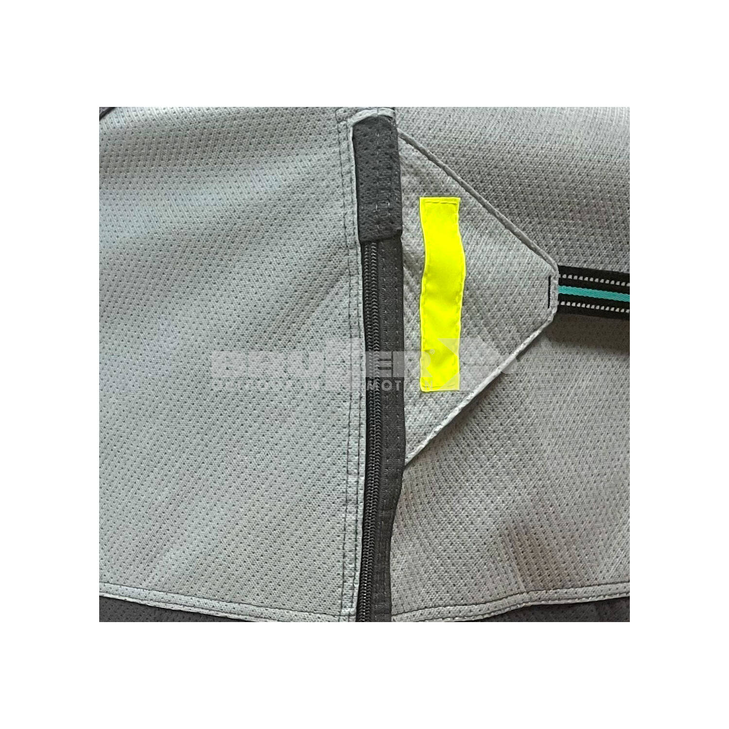 Side zip in the Brunner Design 12M cover