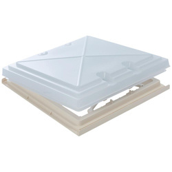 Okno dachowe MPK Skylight model 42K z kremowobiałą ramą, z moskitierą i roletą