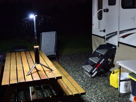BougeRV Lampa kempingowa teleskopowa LED 3000 lm 15600 mAh - do 168 cm, IPX5, powerbank