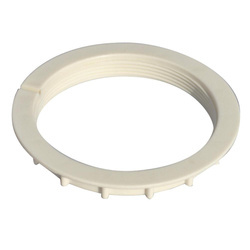 Pierścień śrubowy do komina dachowego