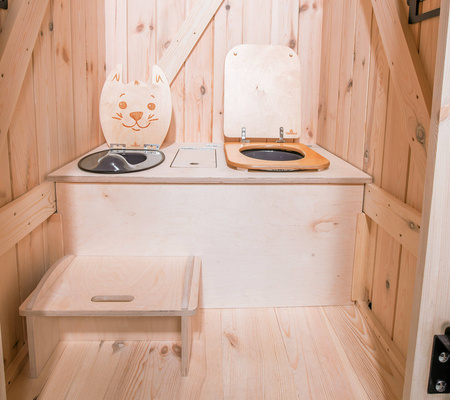 TROBOLO KitaBœm - wooden cabin with composting toilet and child toilet
