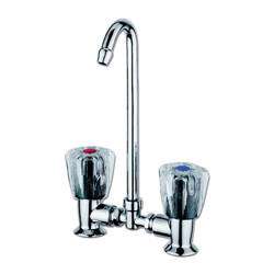 Cristal mixer with pull-down spout