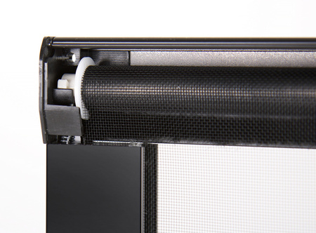 UniFrame – wewnętrzna rama okna z roletą zaciemniającą i przeciw komarom