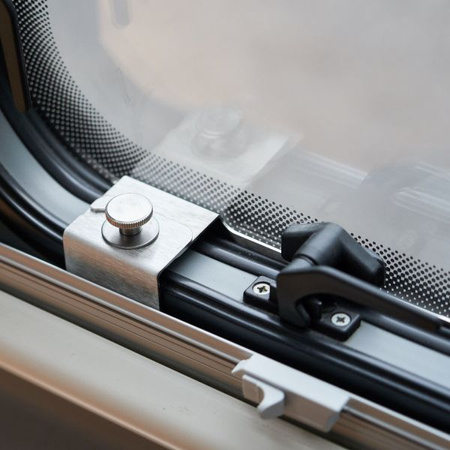 Safety Profile for Hinged Windows S10 Deluxe